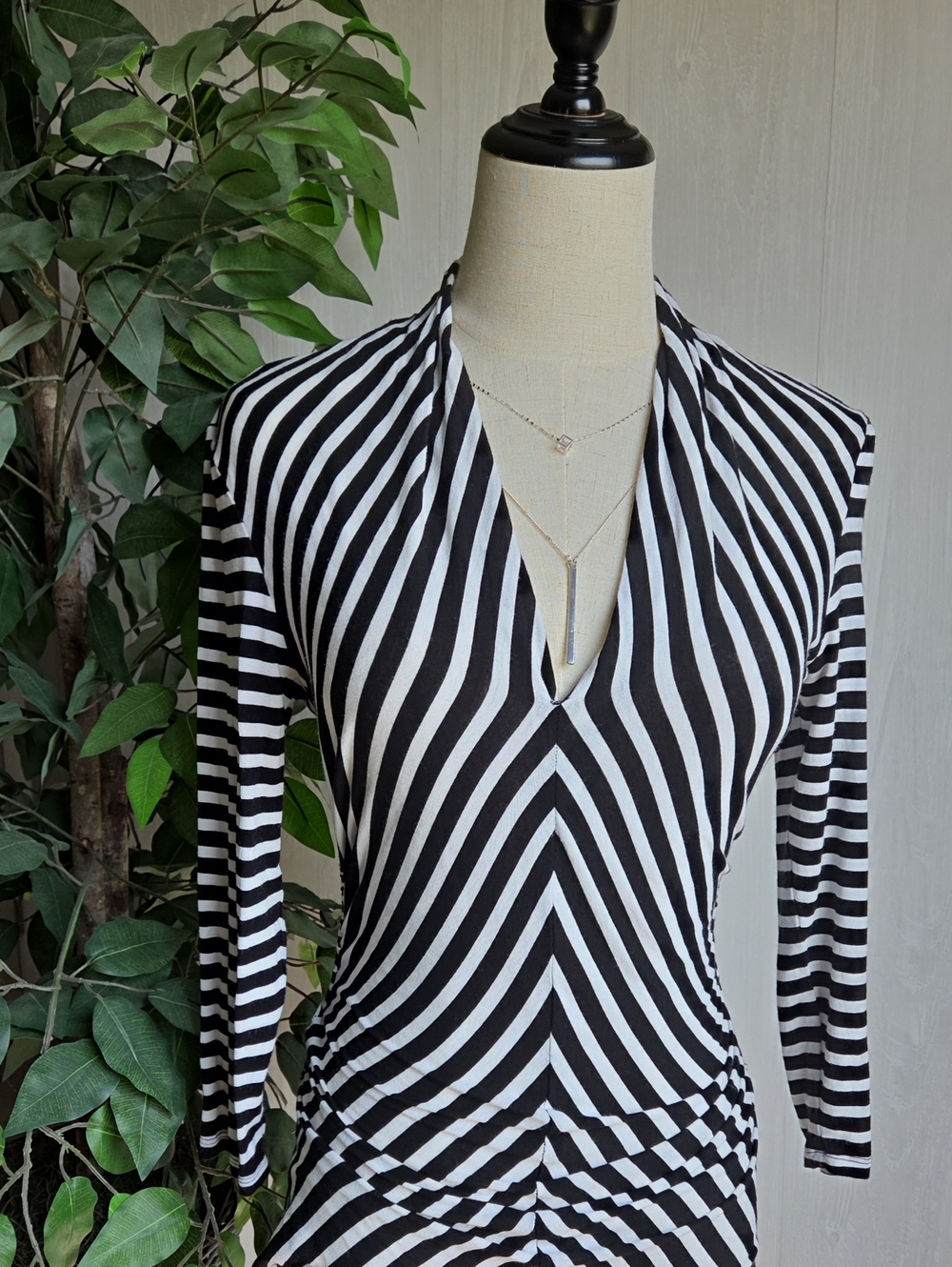 Vince Camuto V-Neck Striped Top - Size S